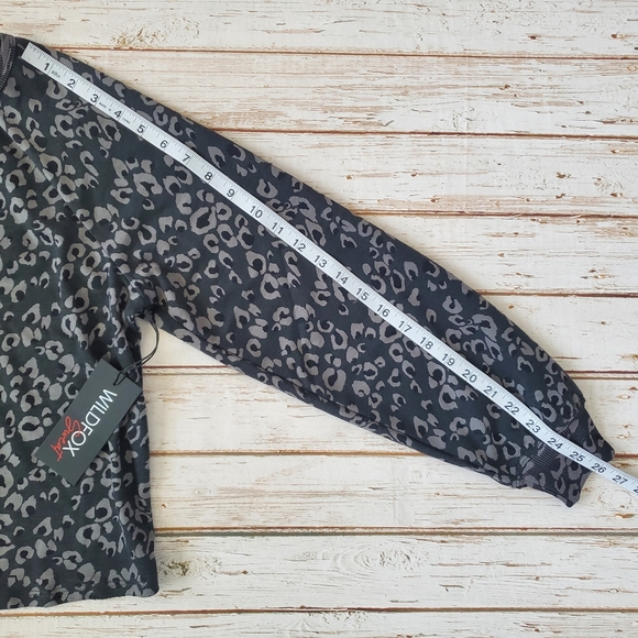 NWT WildFox Sweat Women's Leopard Print Grey and Black Top Size M - Picture 9 of 10